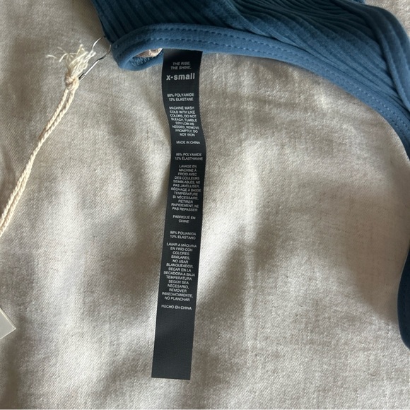 Vuori Rib Crop Tank Top Women's Size XS Pool BlueRibbed Activewear Yoga NWT - Picture 8 of 8